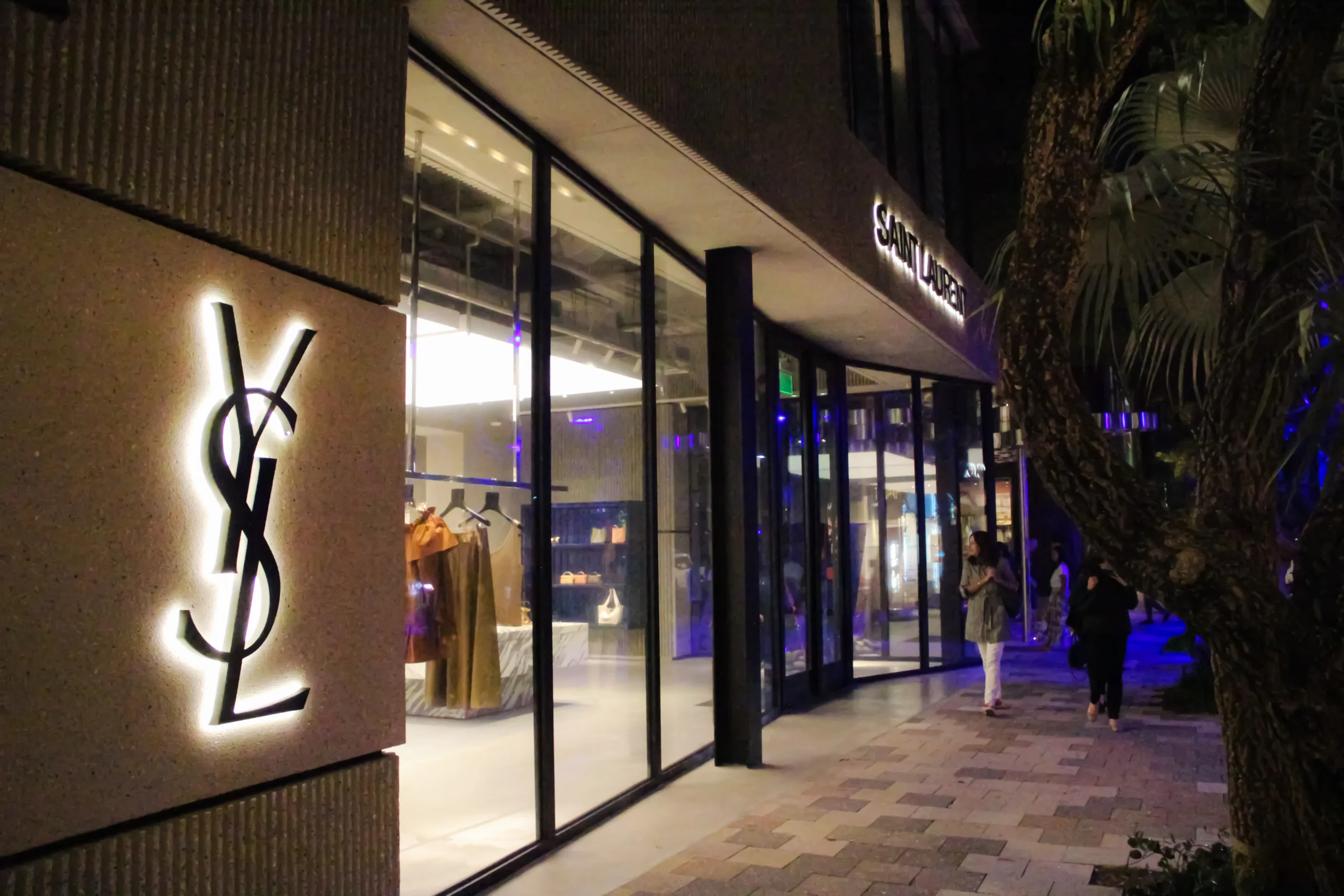 YSL EXTERIOR SIGN NIGHT 4